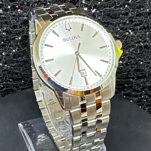 Men's NWOT Bulova Watch. Silver with the Date at the 6 O'clock Position - Picture 3 of 4